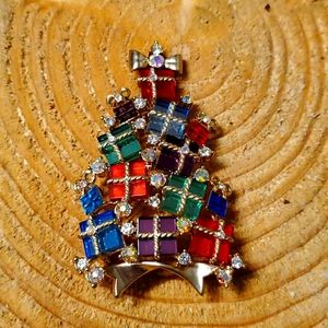 Avon Collectible Christmas Pin